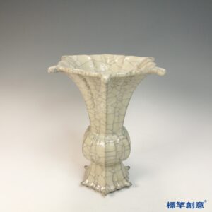 GC239 南宋官窯月白釉瓷觚