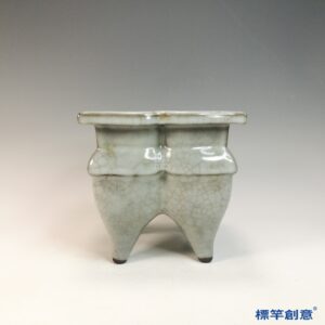 GC240 南宋官窯月白釉四稜香爐