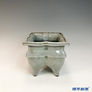 GC240 南宋官窯月白釉四稜香爐