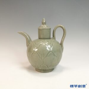 FB165 唐中期越窯青瓷刻蓮瓣紋溫酒壺