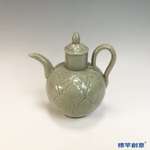 FB165 唐中期越窯青瓷刻蓮瓣紋溫酒壺