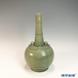 FC090 五代越窯青瓷雙繫直頸瓶