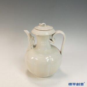 GB202 北宋定窯白釉瓜稜龍首執壺