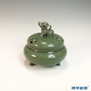 GC244 南宋龍泉窯梅子青釉三足獸鈕蓋香爐