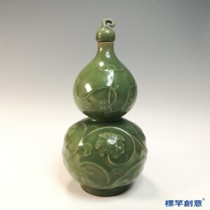GC246 南宋龍泉窯梅子青釉刻纏枝花卉紋帶蓋葫蘆瓶