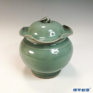 GC248 南宋龍泉窯粉青釉荷葉蓋罐
