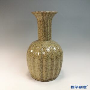 GC253 南宋哥窯系米黃釉瓜棱紙槌瓶