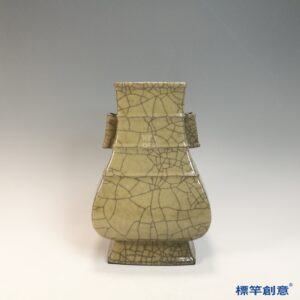 GC255 南宋哥窯系米黃釉四方貫耳穿帶瓶