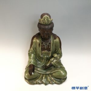 HB154 明代龍泉窯青瓷蟬翼紋觀音坐像