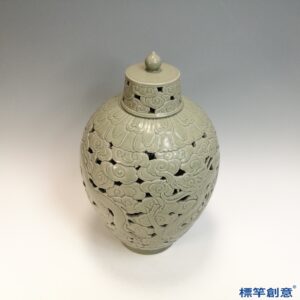 FC097 五代越窯青瓷龍紋鏤空帶蓋梅瓶