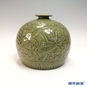 GB205 北宋晚期耀州窯青瓷刻重瓣蓮花紋嘟嚕瓶