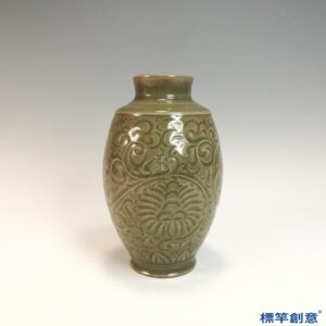 GB206 北宋初期耀州窯刻纏枝牡丹紋橄欖瓶