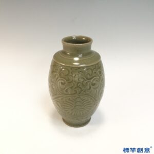 GB206 北宋初期耀州窯刻纏枝牡丹紋橄欖瓶