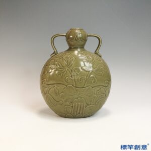GB207 北宋初期越窯刻蓮紋雙耳抱月瓶