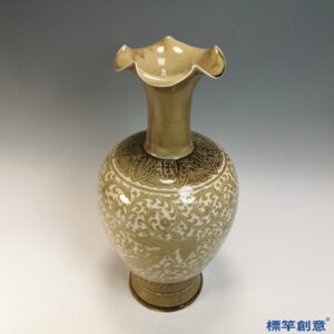 GB208 北宋定窯褐彩刻纏枝蓮紋花口尊