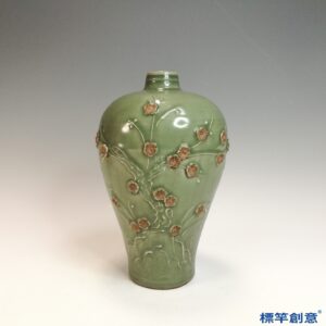 HA110 元晚期龍泉窯粉青釉露胎貼塑梅花紋梅瓶