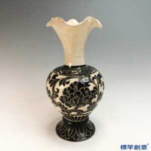 GA089 宋代磁州窯黑釉剔纏枝牡丹紋花口瓶