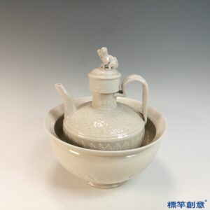 GB213 北宋定窯白釉刻蓮瓣紋酒壺壺托一套