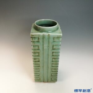 GC258 南宋官窯淡青瓷大琮式瓶