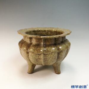 GC259 南宋哥窯系黃釉開片多稜花口鬲式香爐
