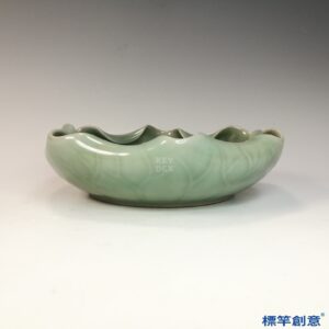 GC260 南宋晚期龍泉窯粉青釉塑龜荷葉形筆洗