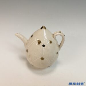 GB218 北宋定窯白釉荷花形點彩文房水注