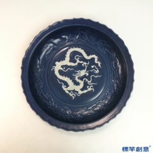 HA122 元代霽藍釉地堆塑白龍紋菱花口大盤