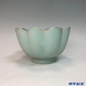 GB228 北宋張公巷汝窯天青釉蓮瓣紋壺托